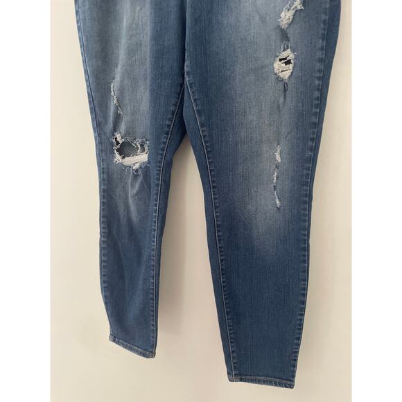Torrid Sky High Rise Skinny Jeans Plus Size 20 Distressed Denim - Picture 8 of 12